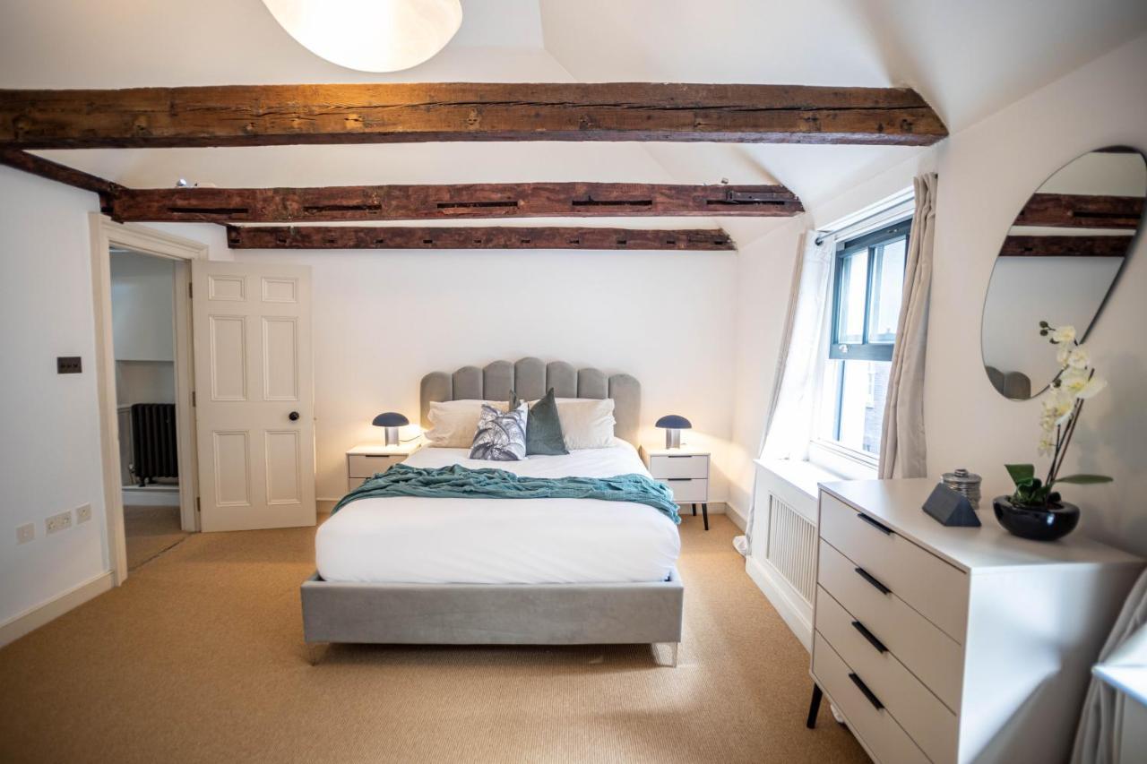 Apartment Liverpool St Three Bedroom Near Tube Station *