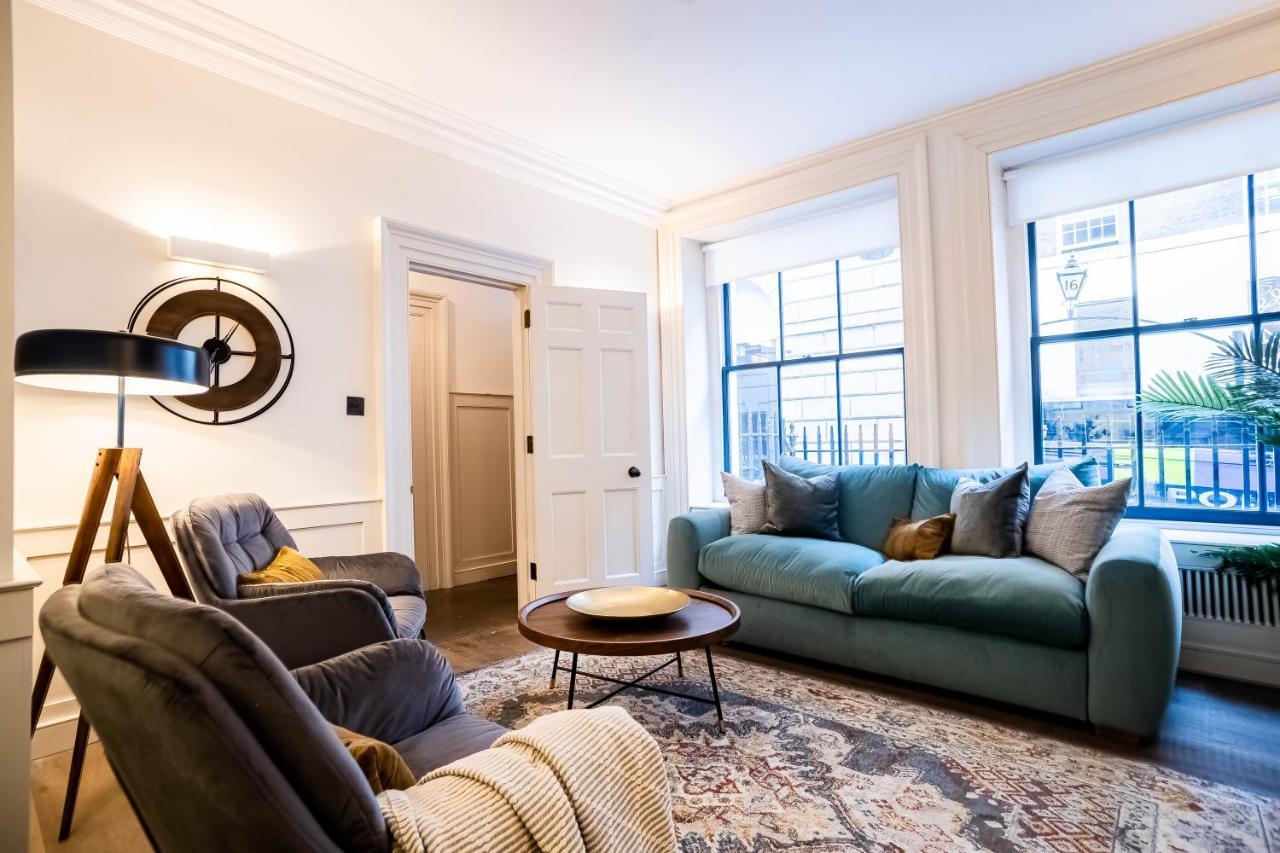 Liverpool St Three Bedroom Near Tube Station Apartment