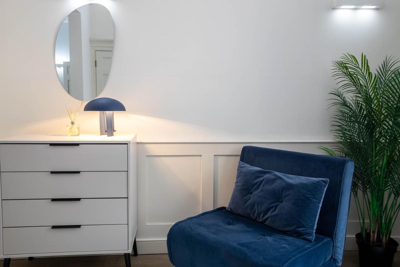 Liverpool St Three Bedroom Near Tube Station *